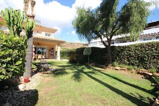 Casa pareada en venta en Calahonda en Mijas
