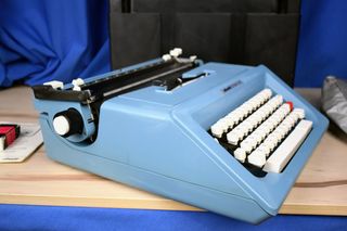 Máquina de escribir Olivetti Studio 46
