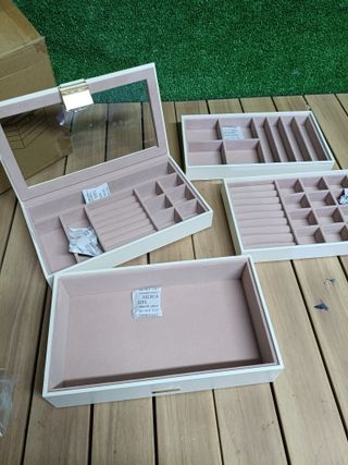 SONGMICS Caja Joyero con 4 Bandejas Apilables, Navidad, Caja de Joyas Grande, Tapa de Cristal Transparente, 17 x 28 x 18,3 cm, para Cajón de Tocador, Idea de Regalo, Blanco JBC164W01