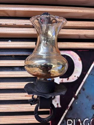 Applique in ferro con vetri ambrati