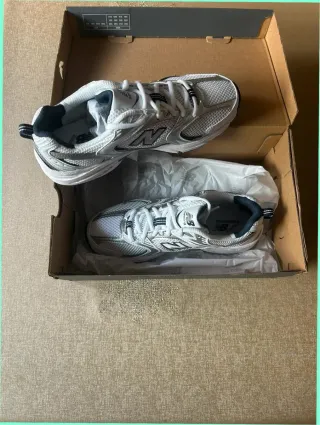 New Balance 530 Blancas Plata Azul Marino