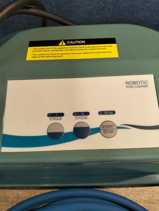 Robot Limpiafondos AREBOS Piscina Automático