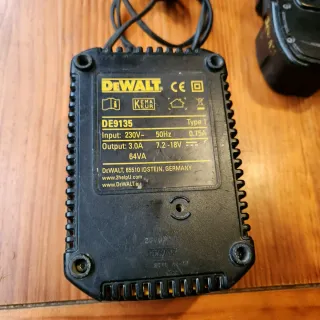 Taladro Dewalt 18V cargador baterías y escobillas.