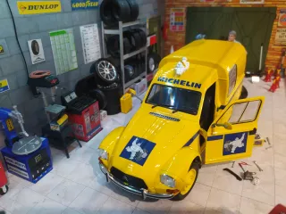 Maqueta Citroën 2CV Asistencia Michelin 1:18