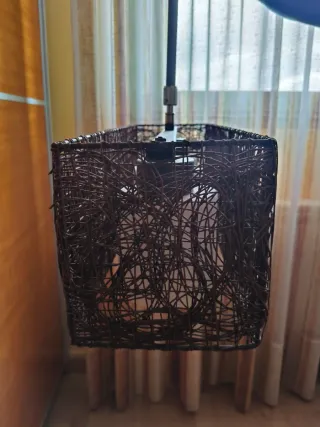 Lámpara de techo salón metal y mimbre