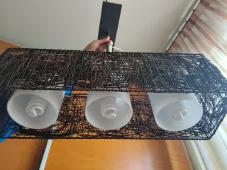 Lámpara de techo salón metal y mimbre