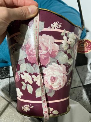 Secchiello decorato con rose