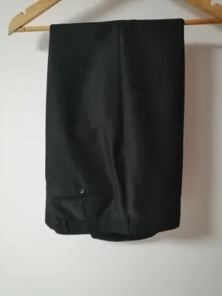 Traje de chaqueta hombre negro con forro morado