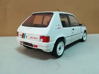 Maqueta Peugeot 205 Rally 1:18