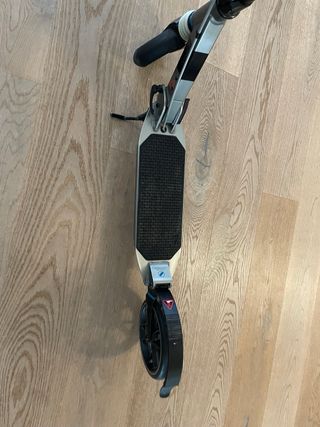 Patinete Oxelo ION 7 con portaobjetos