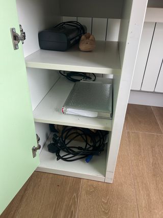 Escritorio blanco y verde