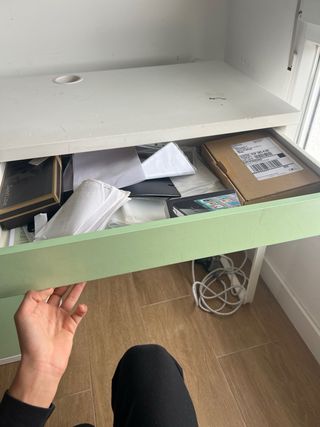 Escritorio blanco y verde