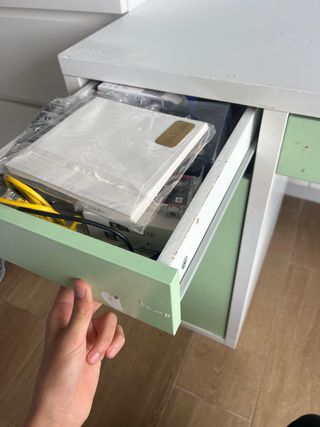 Escritorio blanco y verde