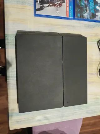 PS4 (PlayStation 4) Negra + 8 Juegos