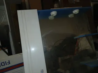 Mueble de baño con lavabo y encimera