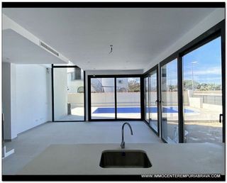 Casa adosada en venta en Empuriabrava en Castelló d´Empúries