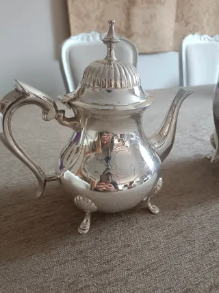 Juego de café de metal plateado