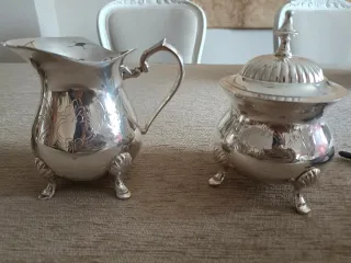 Juego de café de metal plateado