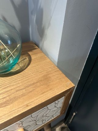 Aparador de entrada de madera y ratán