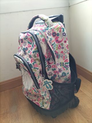 Mochila escolar multicolor con ruedas