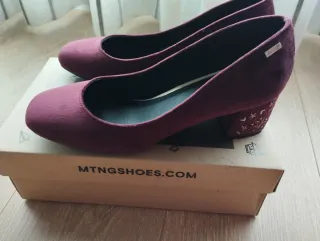 Zapatos de fiesta MTNG morados y dorados