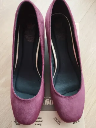 Zapatos de fiesta MTNG morados y dorados