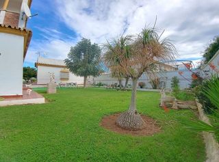 Chalet en venta en Las Lagunas - Campano en Chiclana de la Frontera