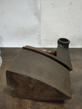 LIQUIDACIÓN 2026 Plancha antigua de hierro