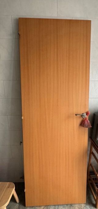 Puerta de madera maciza