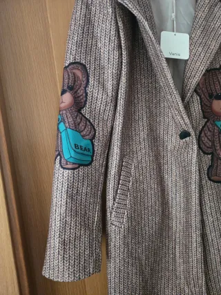 Americana con estampado de oso