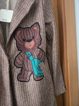 Americana con estampado de oso