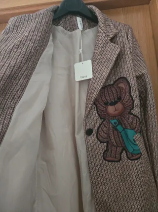 Americana con estampado de oso