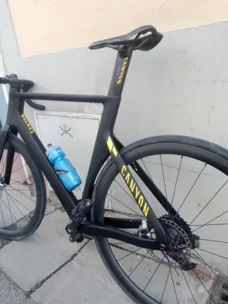 Telaio o ruote bici da corsa in carbonio