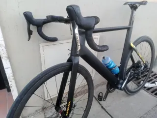 Telaio o ruote bici da corsa in carbonio