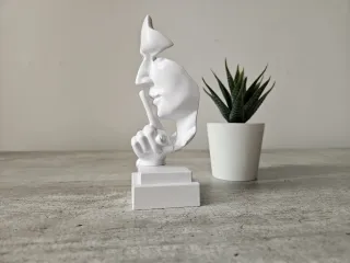 Statua Silenzio moderna