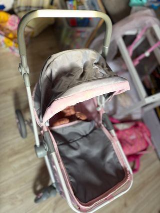 Carrito de bebé de juguete rosa