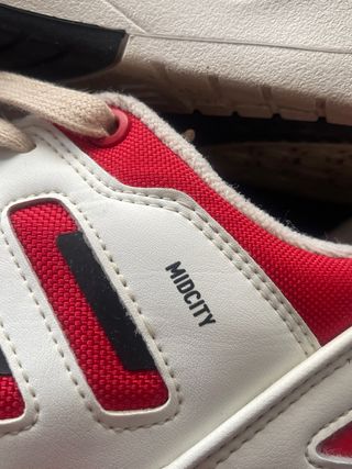 Zapatillas Adidas Blancas y Rojas