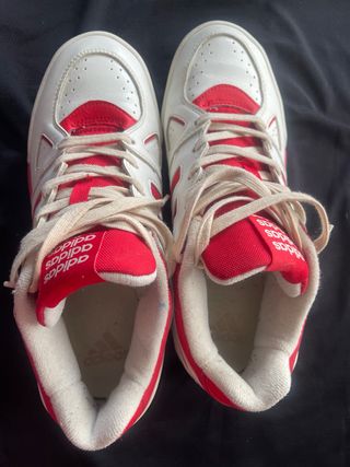 Zapatillas Adidas Blancas y Rojas