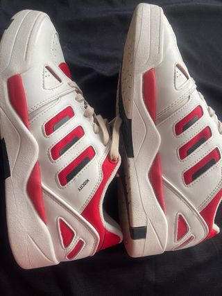 Zapatillas Adidas Blancas y Rojas