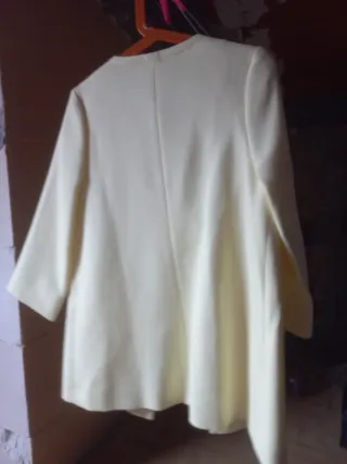 Chaqueta niña amarilla .