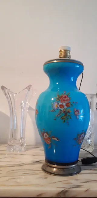 Lámpara antigua opalina pintada a mano base plata