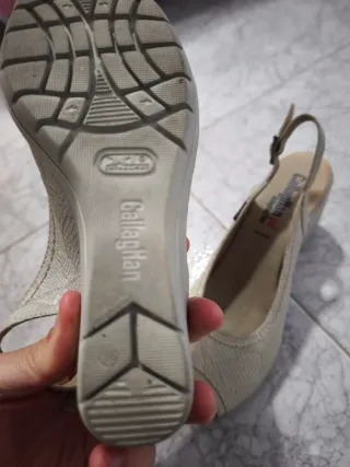 Sandalias cuña Callaghan beige/blancas