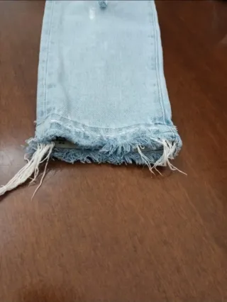 Jeans Gaëlle Paris strappati azzurri