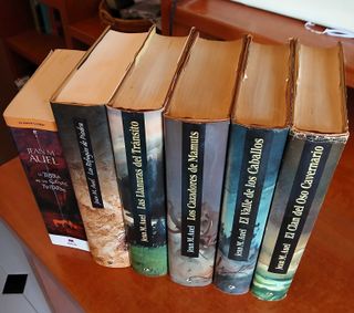 Los hijos de la tierra, Jean M. Auel. 6 volúmenes.