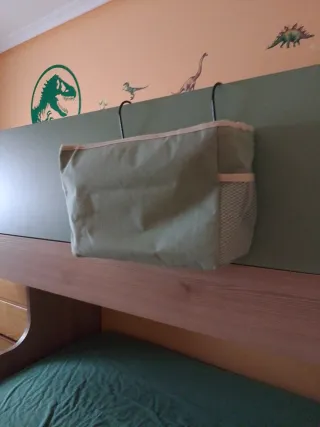 Litera de madera con cajones y escalera