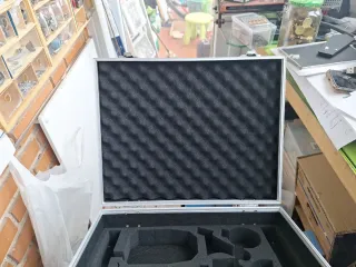 Caja de herramientas con esquineros de aluminio,