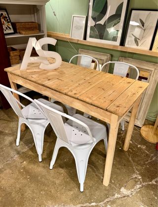 Mesa de pino rústica