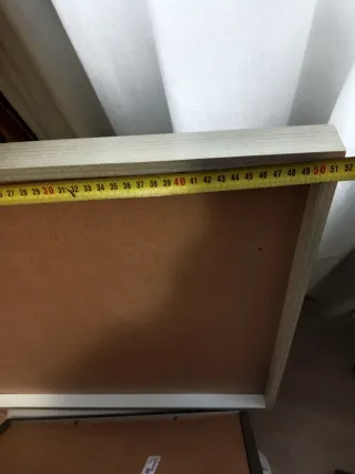 Dos marcos de madera y papel