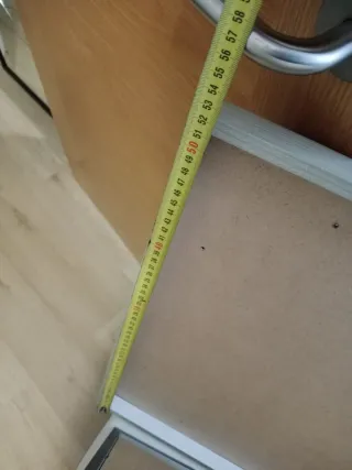 Dos marcos de madera y papel