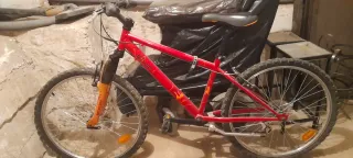Bicicleta Roja BTWIN Rockrider
